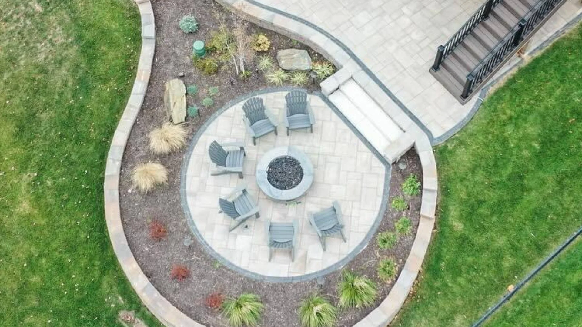 Design Options for Your New Fire Pit: Custom vs Kit